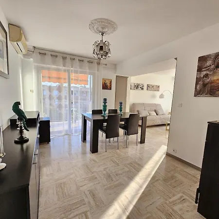 Superbe 2 Pieces 70m Parking Prive Climatisation 아파트 생로랑뒤바르